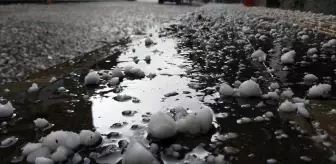 Göle'ye ceviz büyüklüğünde dolu yağdı