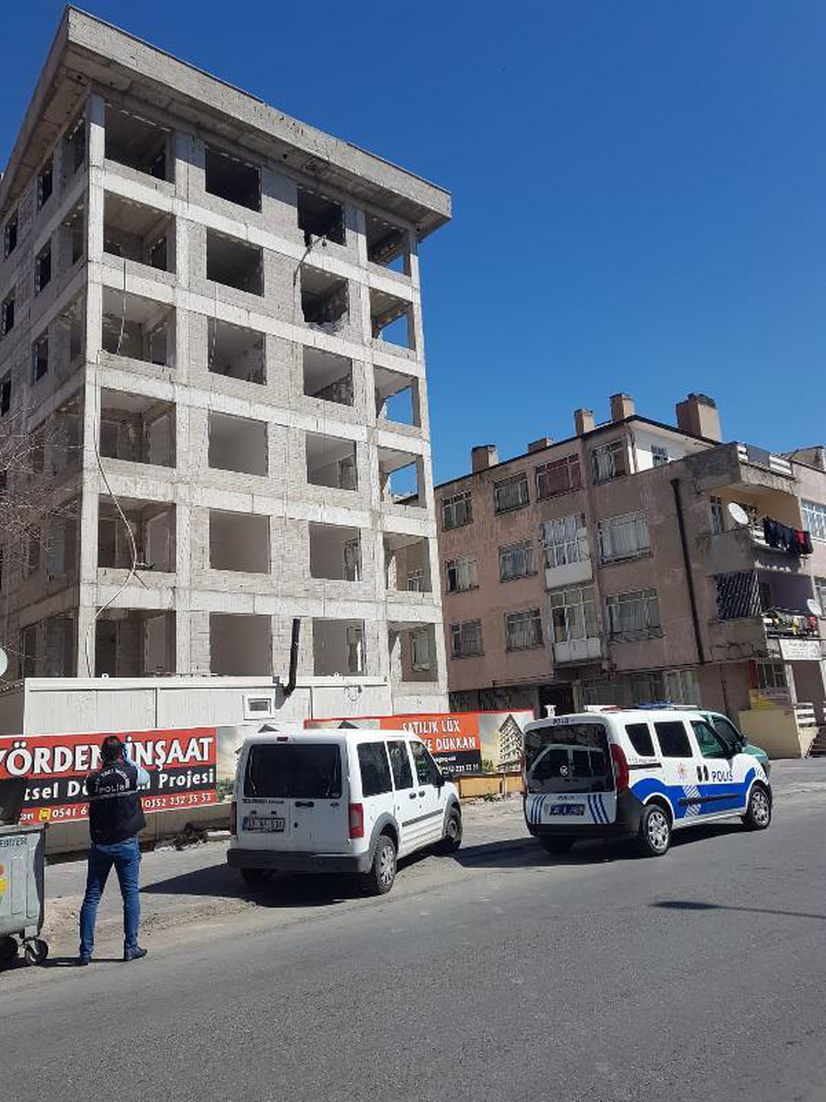 İnşaatta iskeleden düşen sıvacı ağır yaralandı