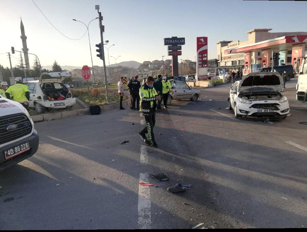Kırşehir\'deki trafik kazasında 4 kişi yaralandı