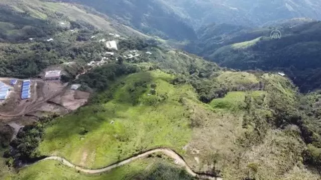 Kolombiya'da El Congal köyü sakinleri evlerine geri döndü ...