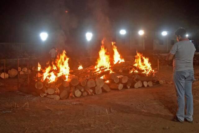 Koronaya yenik düştüler! Sağlık sistemi çöken ülkede cansız bedenleri yakan fırınlar artık 24 saat çalışıyor