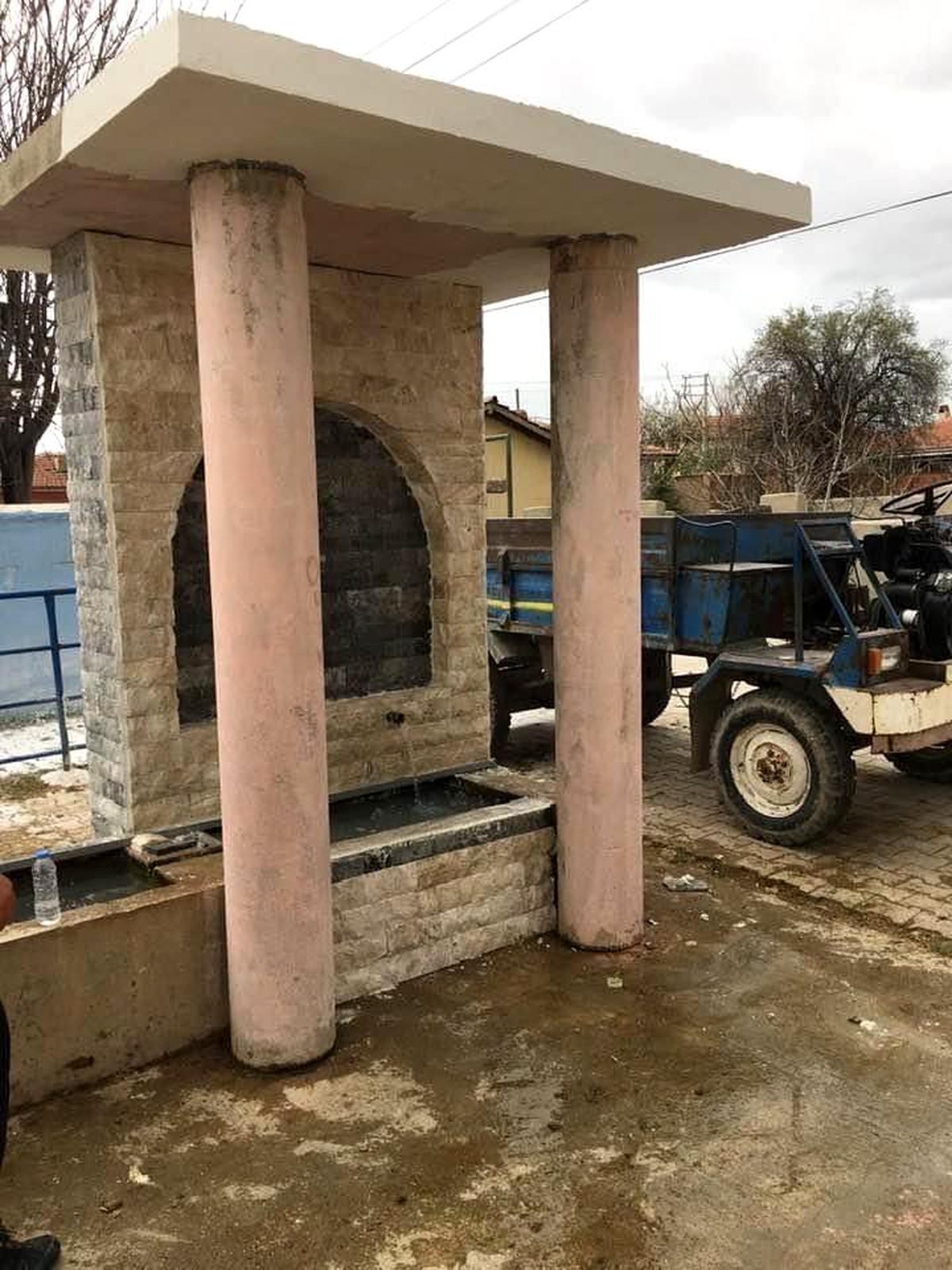 Köylüler çeşmelerini imece usulü ile temizledi