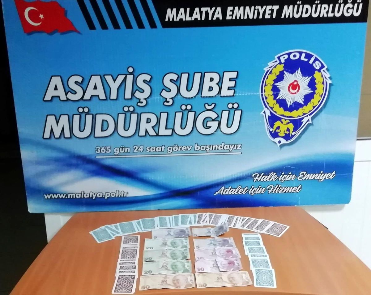 Kumarcılar polise takıldı