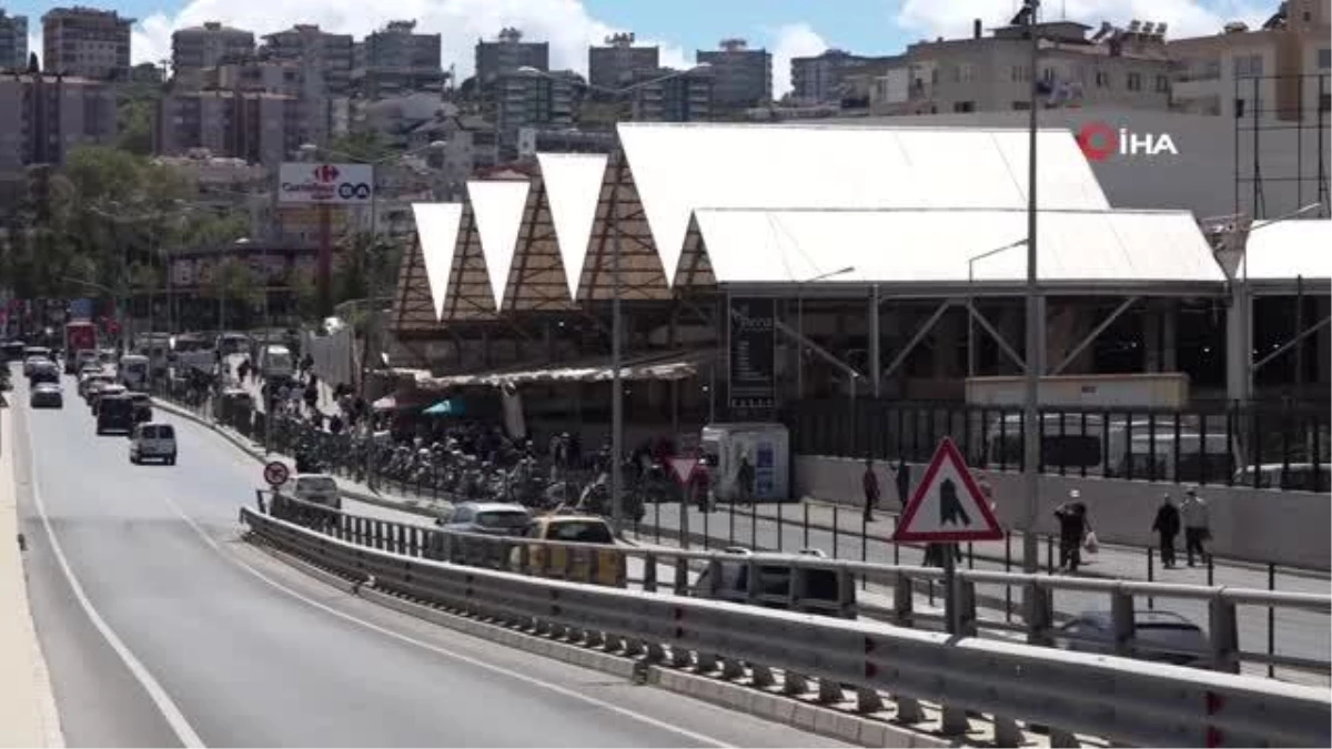 Kuşadası Kapalı Pazar Yeri\'ne ulaşım güvenli hale getirildi