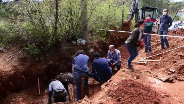 MUĞLA YOL ÇALIŞMASINDA 2 BİN 300 YILLIK MEZAR BULUNDU