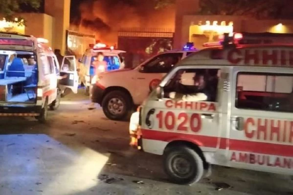 Pakistan'da Türk heyetin de kaldığı otel otoparkında patlama: 3 ölü, 13 yaralı