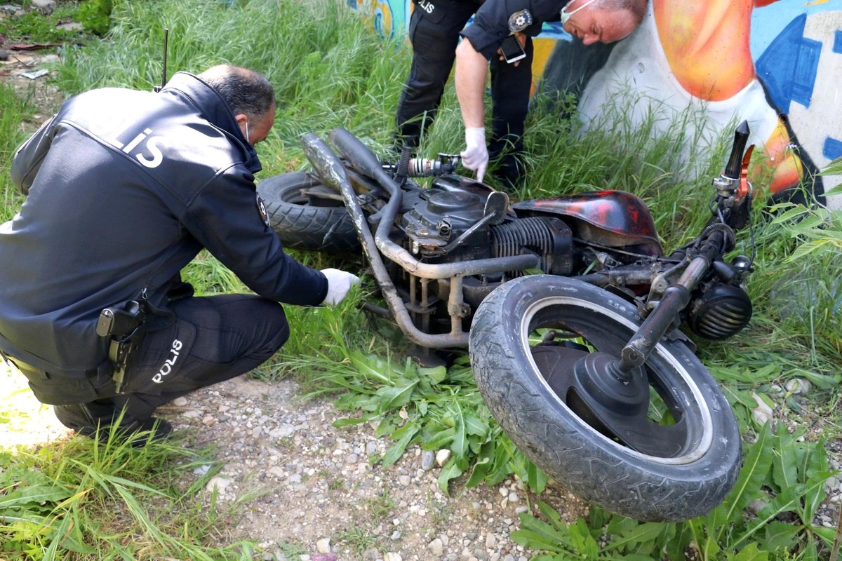 Polisin \'dur\' ihtarına uymayan motosiklet sürücüsü, ortalığı birbirine kattı