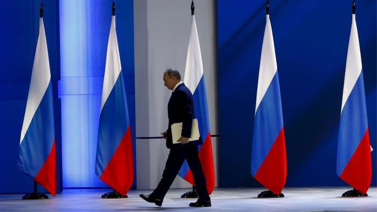Putin\'den Batı\'ya uyarı: \'Kırmızı çizgilerimiz geçilirse sert yanıt veririz\'