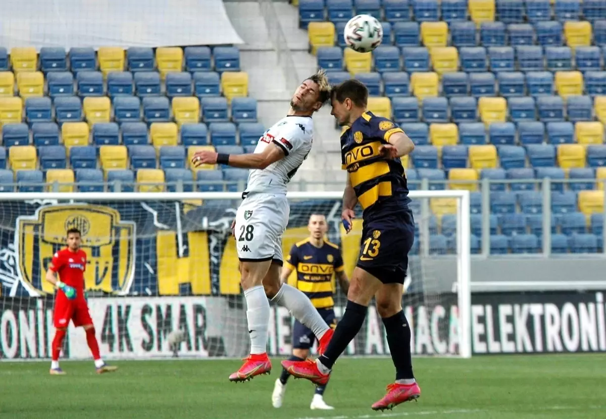 Süper Lig: MKE Ankaragücü: 1 - Y. Denizlispor: 1 (İlk yarı)