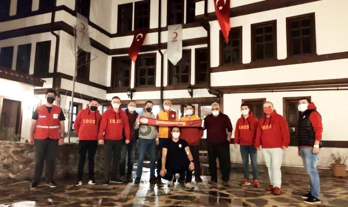 Tavşanlı Galatasaraylılar Derneğinden Kızılay\'a kan bağışı