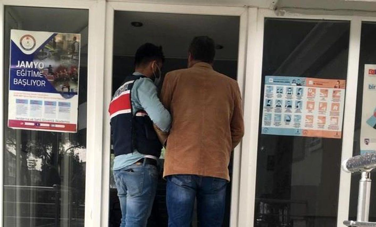 Son dakika haber | Terör örgütüne üye olma suçundan aranıyordu, İzmir\'de yakalandı