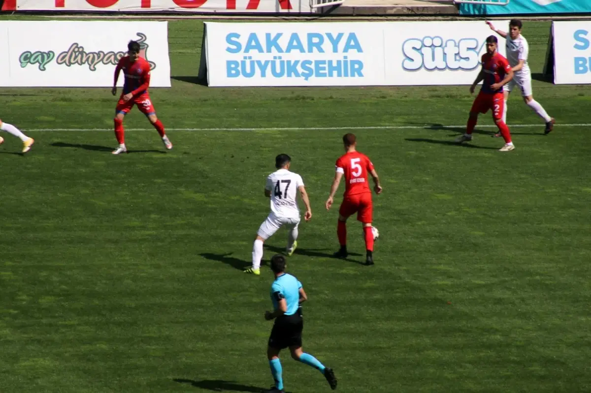 2. Lig: Sakaryaspor: 3 Kardemir Karabükspor: 1