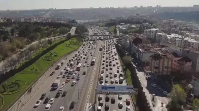 82 saatlik kısıtlama öncesi İstanbul'da trafik yoğunluğu yüzde 78'e ulaştı 82 saatlik kısıtlama öncesi İstanbul'da trafik yoğunluğu yüzde 78'e ulaştı