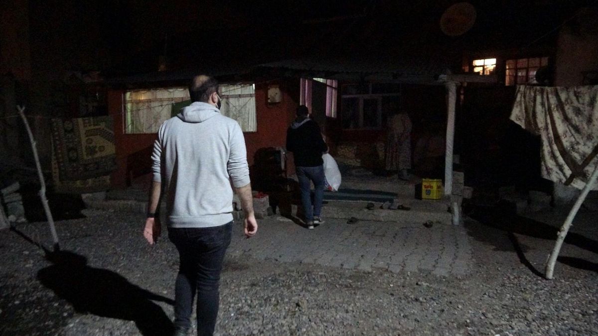 Ağrılı hayırseverler ihtiyaç sahiplerinin yüzünü güldürdü