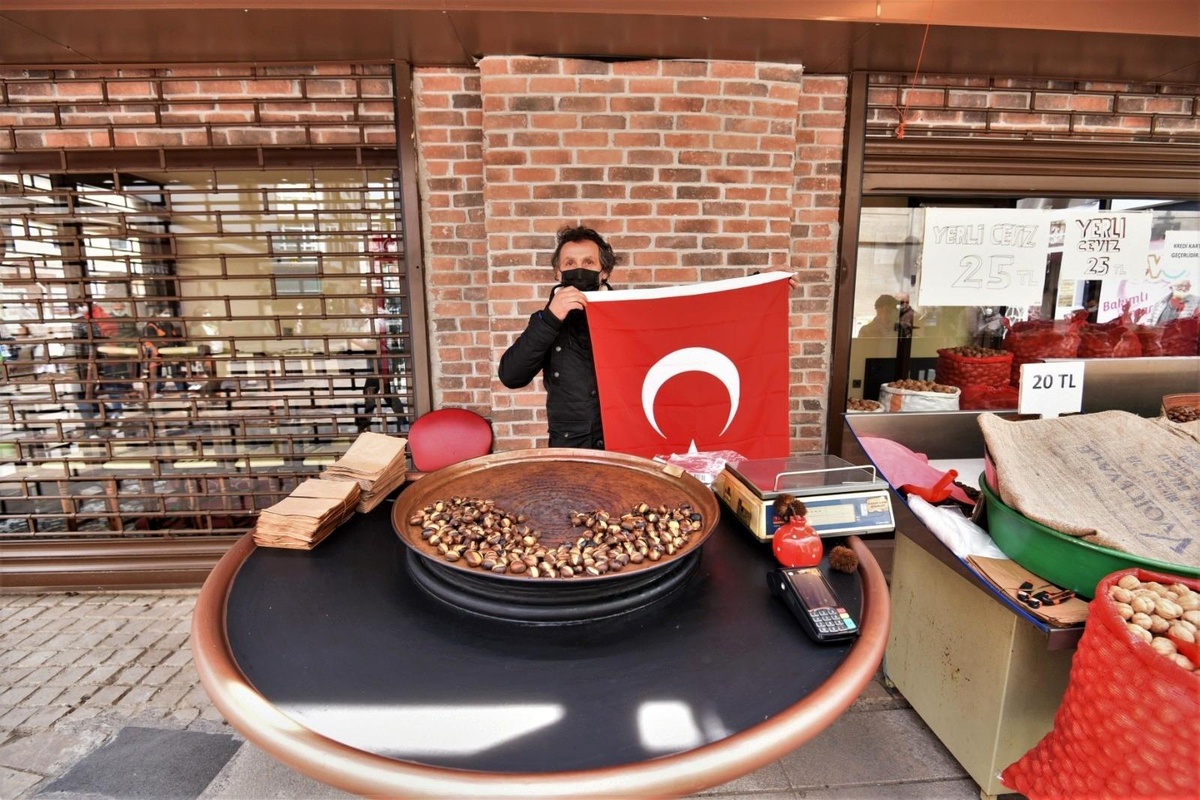 Altınordu Belediyesi, 23 Nisan öncesi Türk Bayrağı dağıttı