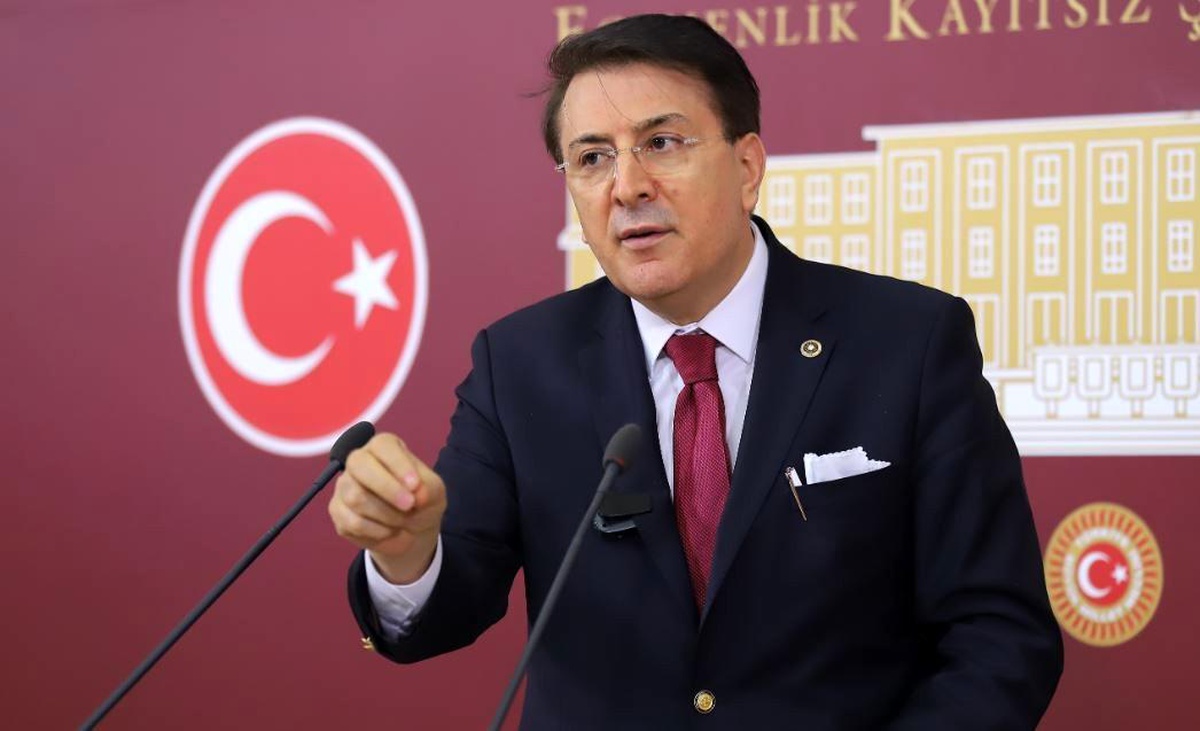 Aydemir: \'Türkiye eski Türkiye, millet eski millet değil\'