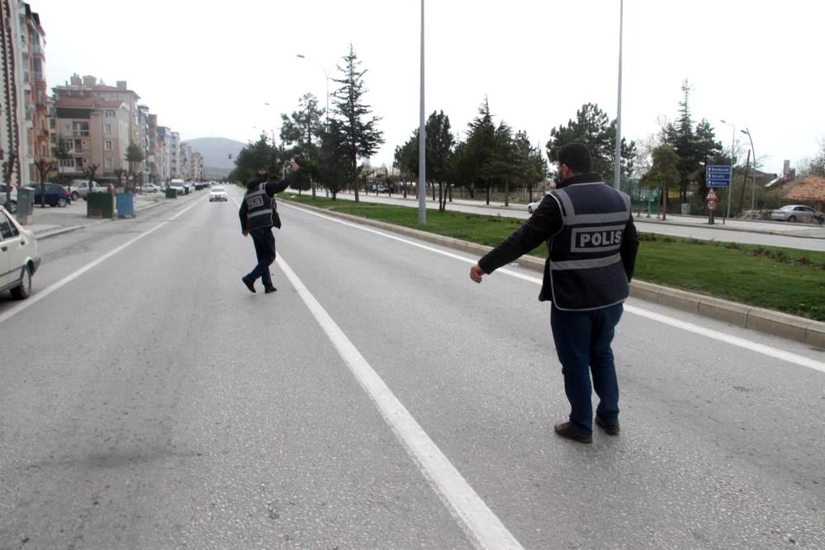 Beyşehir\'de sokağa çıkma yasağını ihlal eden 7 kişiye ceza