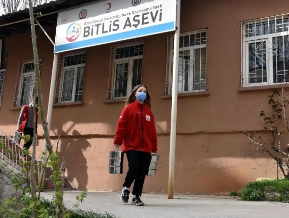 BİTLİS\'TE KIZILAY\'DAN GÜNDE 3 BİN KİŞİYE SICAK YEMEK