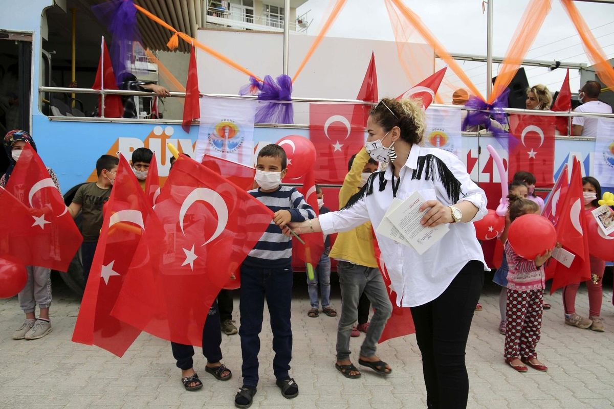 Büyükşehir, kırsalda ve şehirde 23 Nisan kutlamaları gerçekleştiriyor