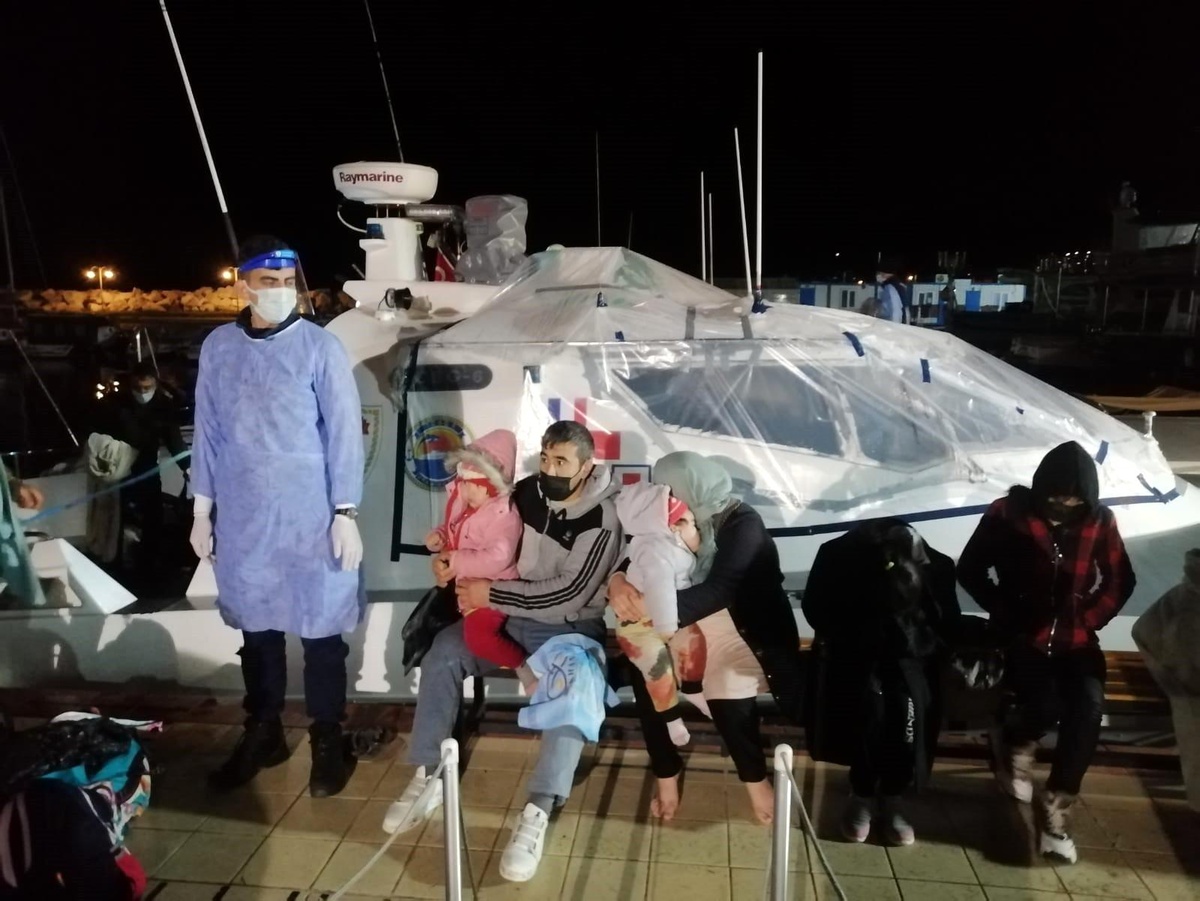 Çanakkale açıklarında 101 düzensiz göçmen kurtarıldı