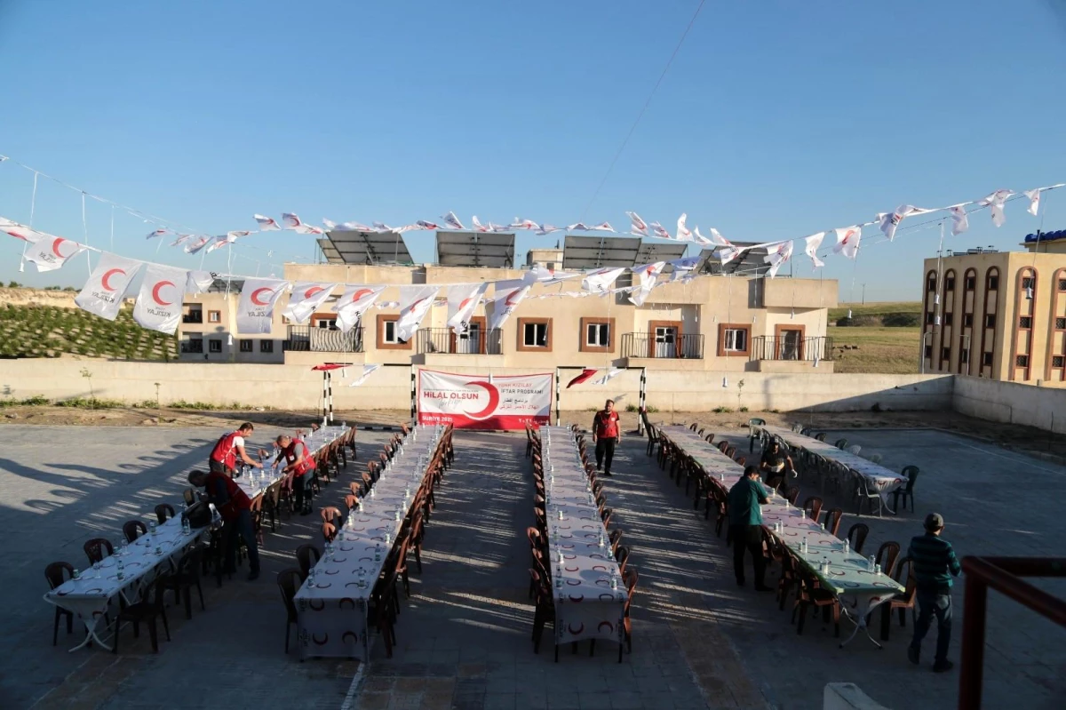 Cerablus\'ta Türk Kızılayı\'ndan yetimler için iftar programı