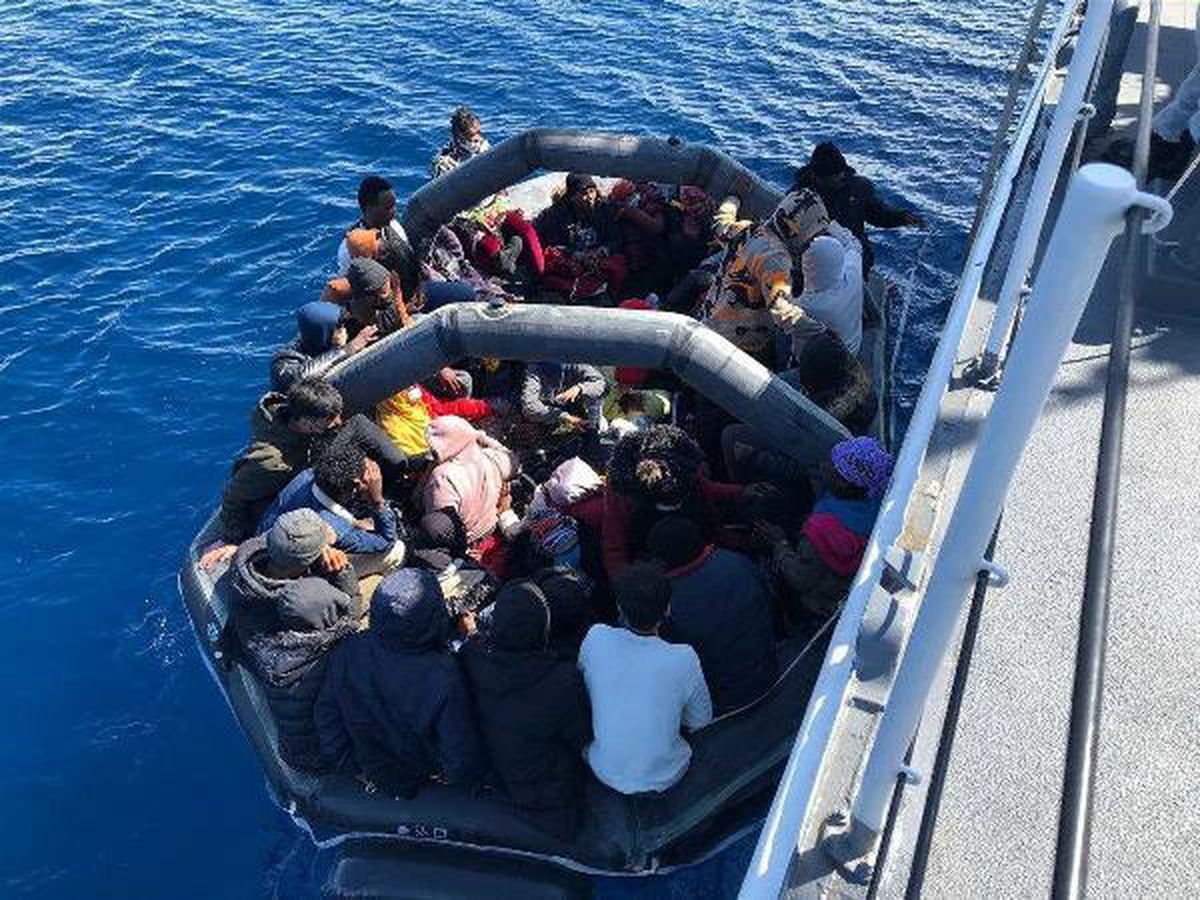 Dikili açıklarında 36 kaçak göçmen kurtarıldı