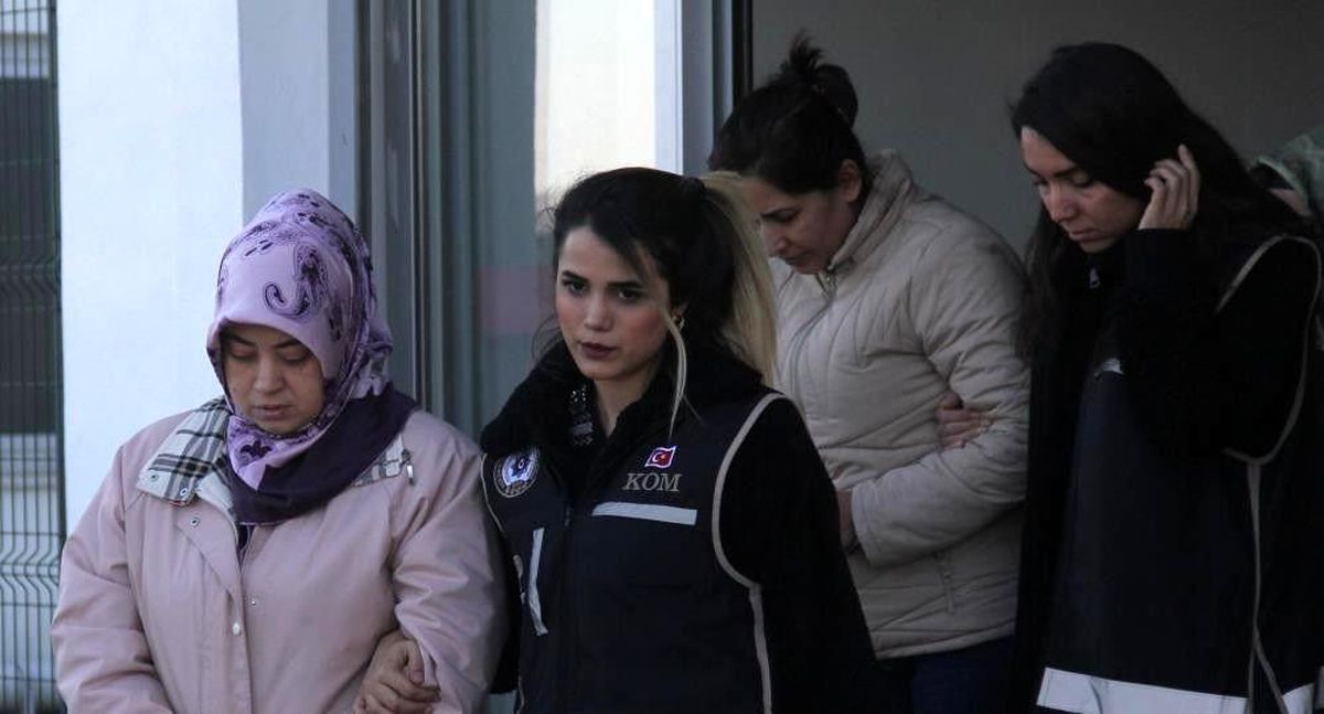 FETÖ\'nün kadın yapılanmasında aranan 3 şüpheli hücre evinde yakalandı
