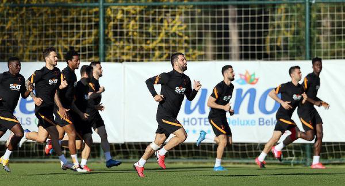 Galatasaray, Antalyaspor maçı hazırlıklarına Belek\'te başladı