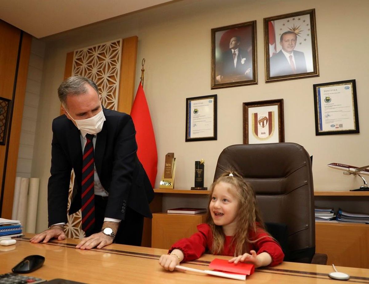 İnegöl Belediye Başkanlığı koltuğuna minikler oturdu