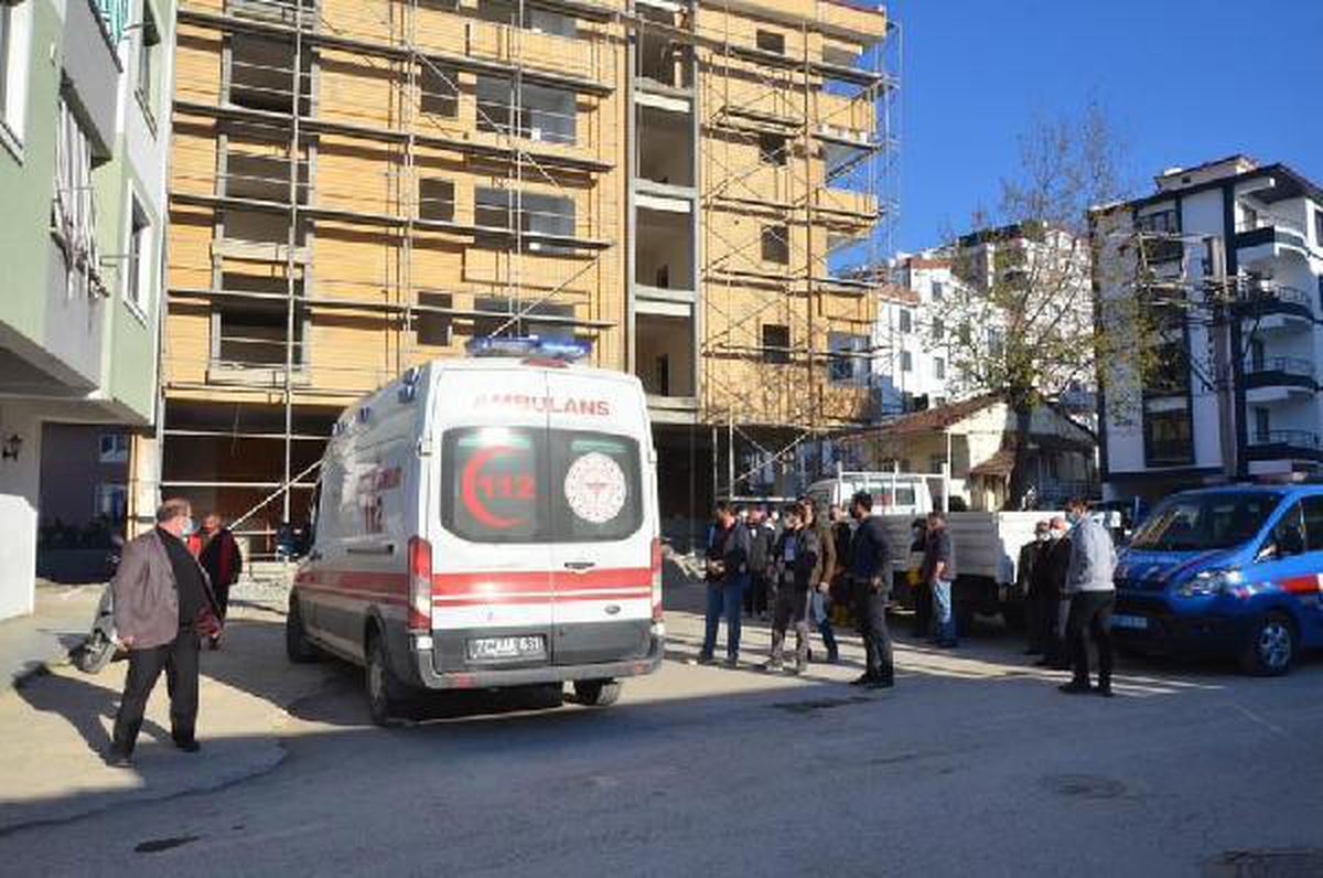 İnşaatın 5\'inci kattaki iskelesinden düşen işçi öldü