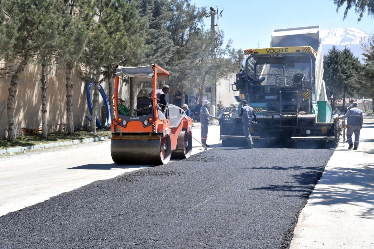 Isparta\'da sanayi sitesi asfaltlanıyor