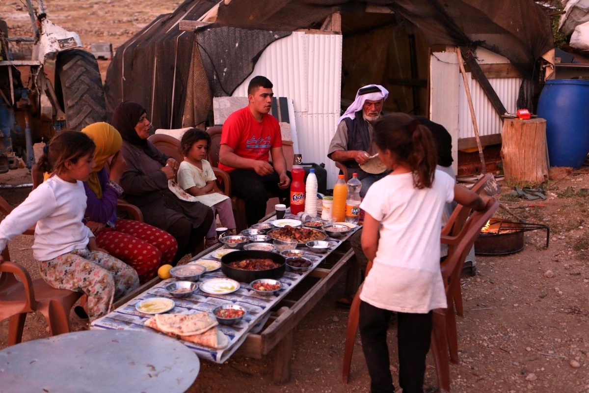 İsrail güçleri, Filistinli ailenin evini yıktığı için aile çadırda yaşıyor
