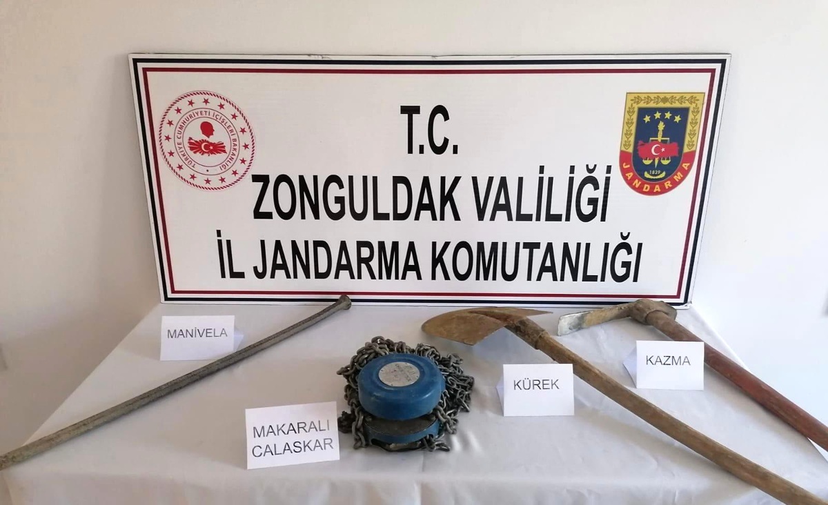 Kaçak kazı yaparken suçüstü yakalandılar