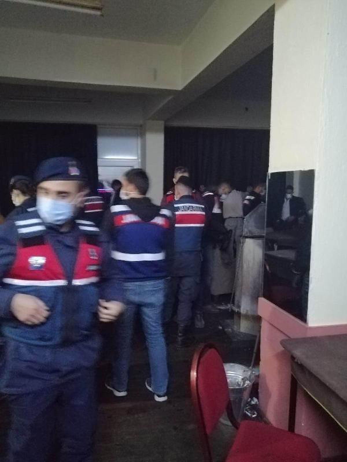 Kahvehaneye kumar baskınında 25 kişiye 143 bin lira ceza