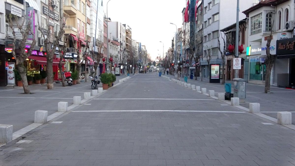 Kısıtlama başladı, Uşak sessizliğe büründü