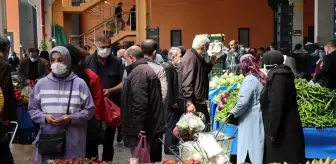 Kısıtlama öncesinde pazar alanları tıka basa doldu