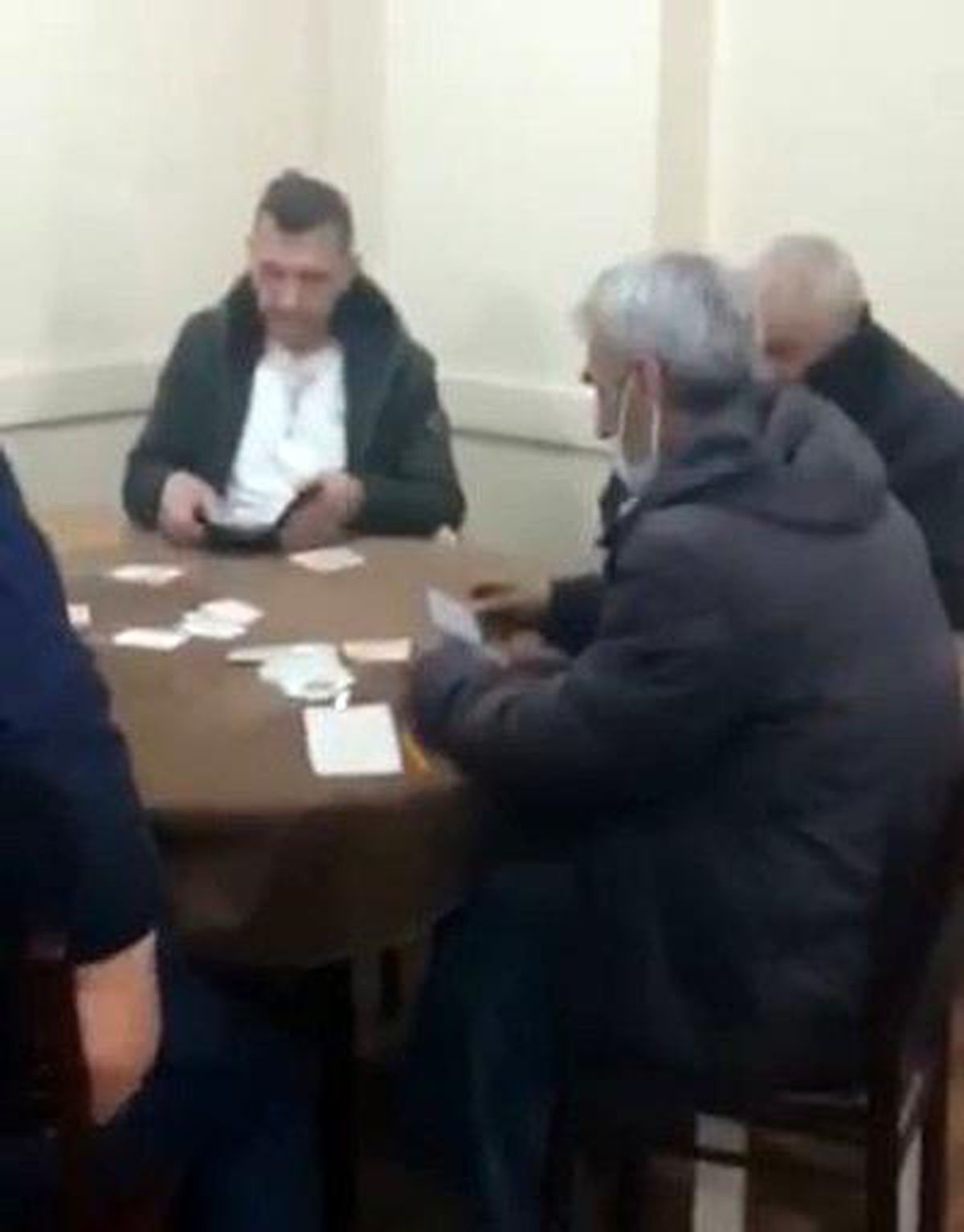 Kısıtlamada polise yakalanmamak için ilginç yöntem