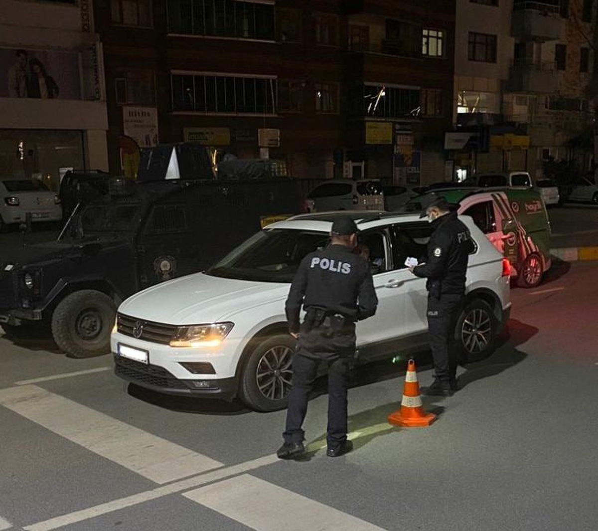Kısıtlamaya uymayan 6 sürücüye cezai işlem uygulandı