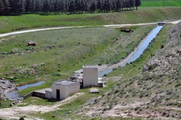 MARDİN KURAKLIĞIN ETKİLEDİĞİ DUMLUCA BARAJI, TARİHİNİN EN DÜŞÜK SEVİYESİNDE