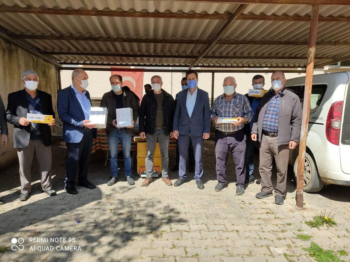 Osmaneli\'de arı üreticilerine yüzde 50 hibeli ilaç dağıtımı yapıldı