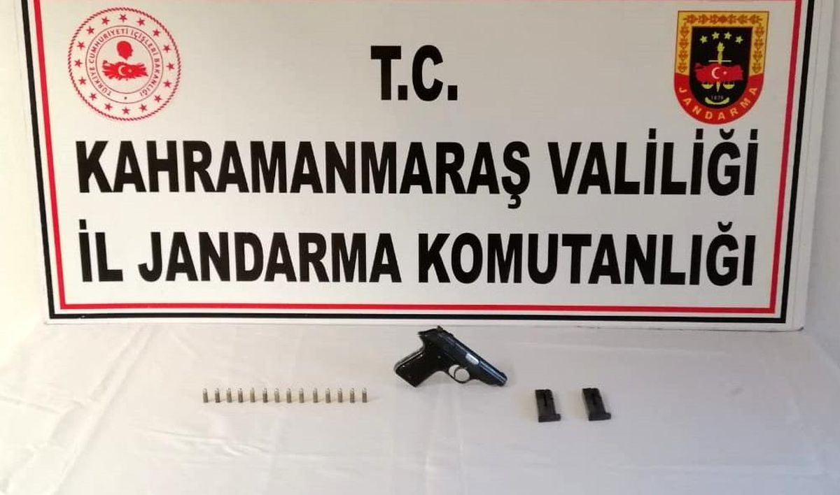Otobüsle yolculuk yaparken tabancayla yakalandı