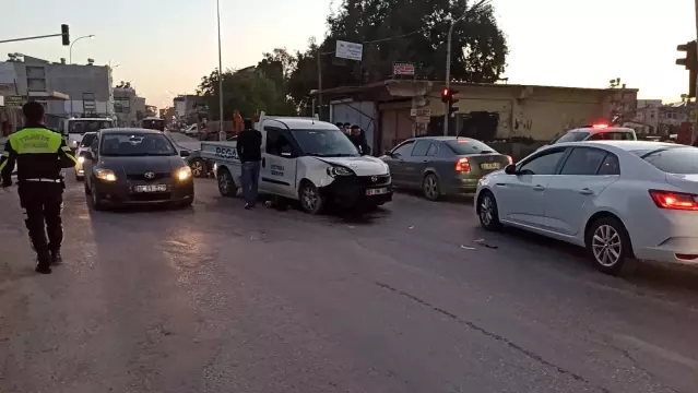 Samandağ'da 2 otomobil çarpıştı: 1 yaralı Samandağ'da 2 otomobil çarpıştı: 1 yaralı