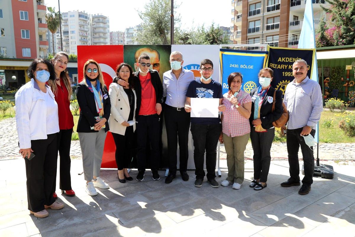 Özel çocuklar 23 Nisan\'ı resimle anlattı