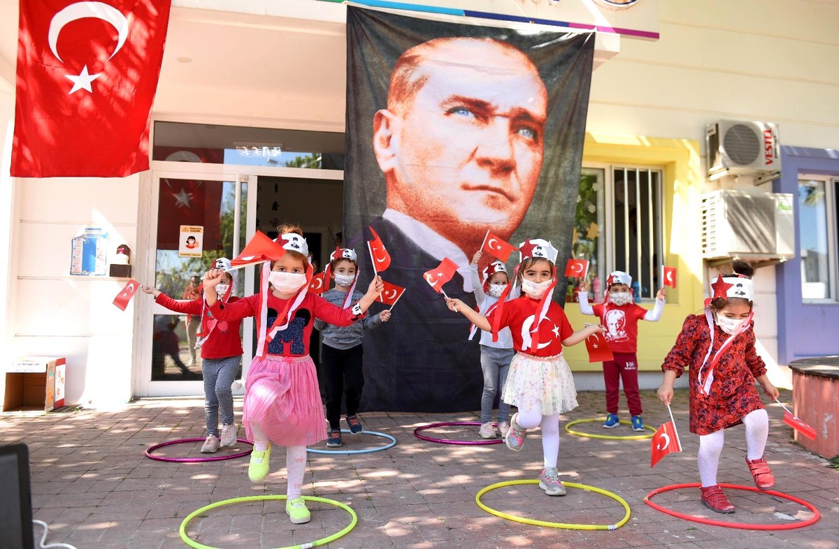 Sağlıkçıların çocukları 23 Nisan\'ı kutladı