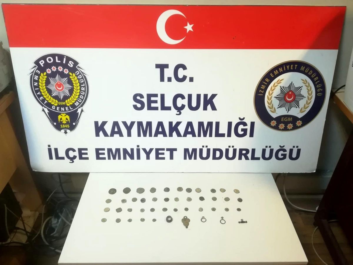 Selçuk\'ta şüphe üzerine durdurulan araçtan tarihi eserler çıktı