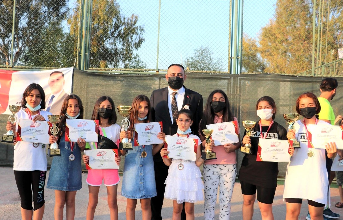 23 Nisan coşkusu Toroslar\'ın tenis kortlarına yansıdı