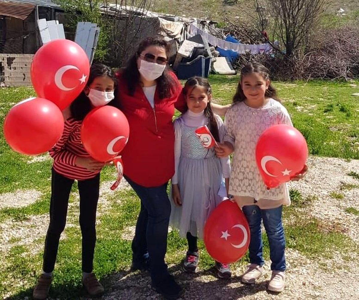 23 Nisan\'da çocukların coşkularına ortak oldu