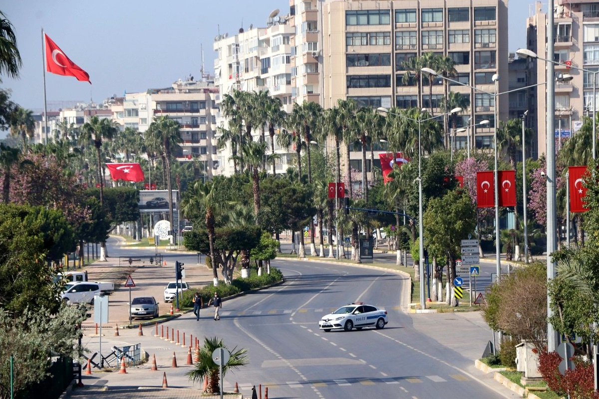 3 günlük sokağa çıkma yasağının ilk günü Mersin\'de sessizlik hakim