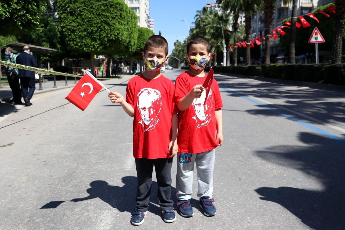 Adana\'da sade 23 Nisan töreni