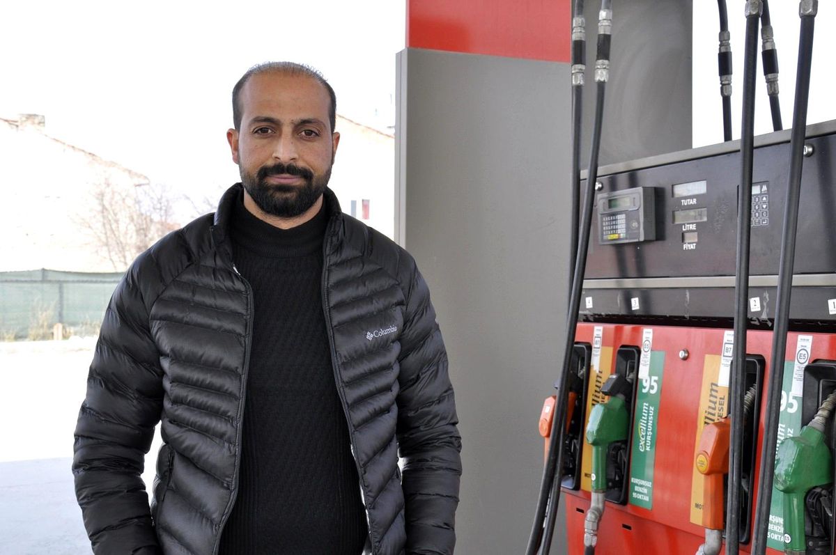 Akaryakıt istasyonunda çocuklara 23 Nisan hediyesi